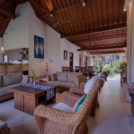 Kutus Kutus Saba Beach Villa Sukawati エクステリア 写真