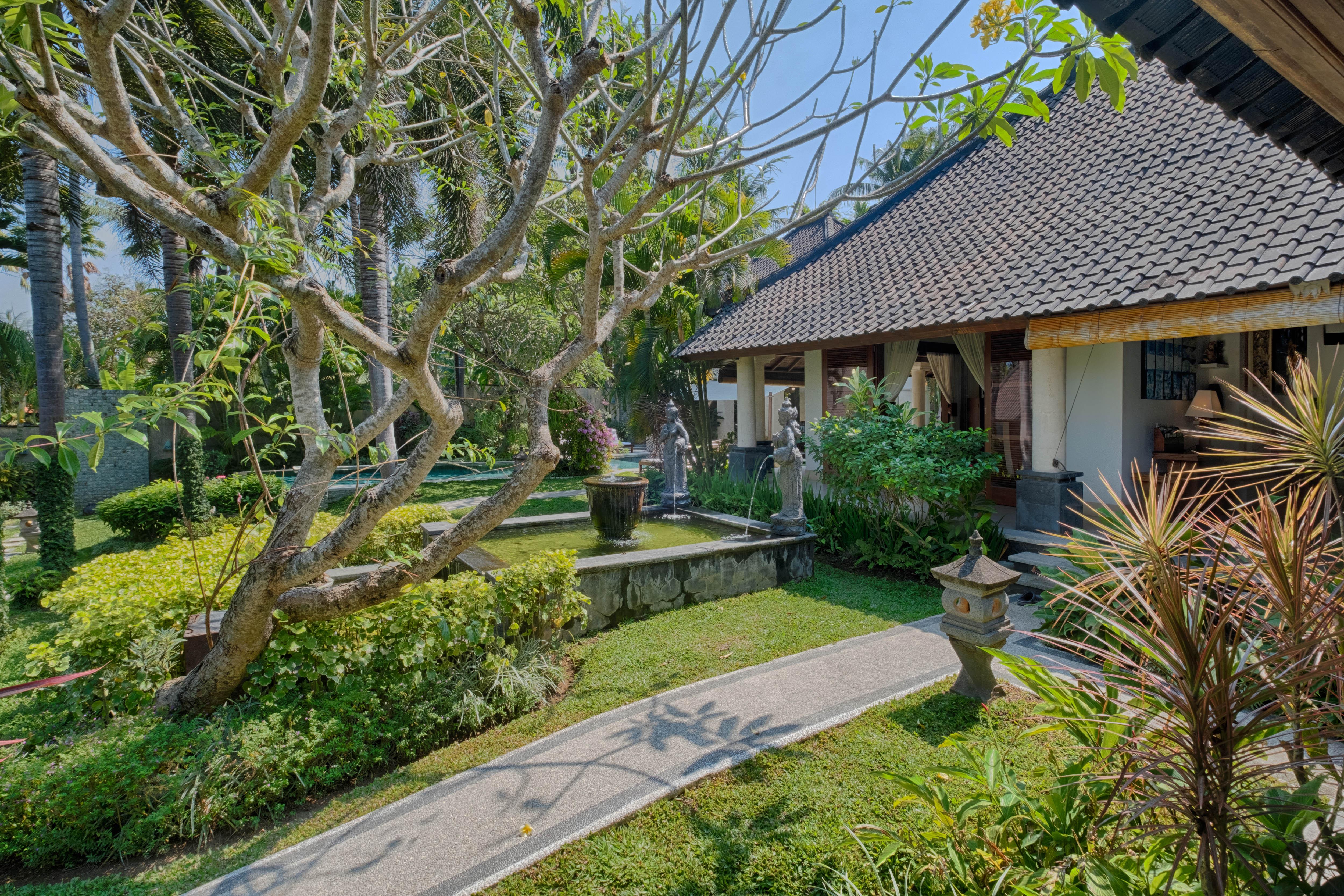 Kutus Kutus Saba Beach Villa Sukawati エクステリア 写真